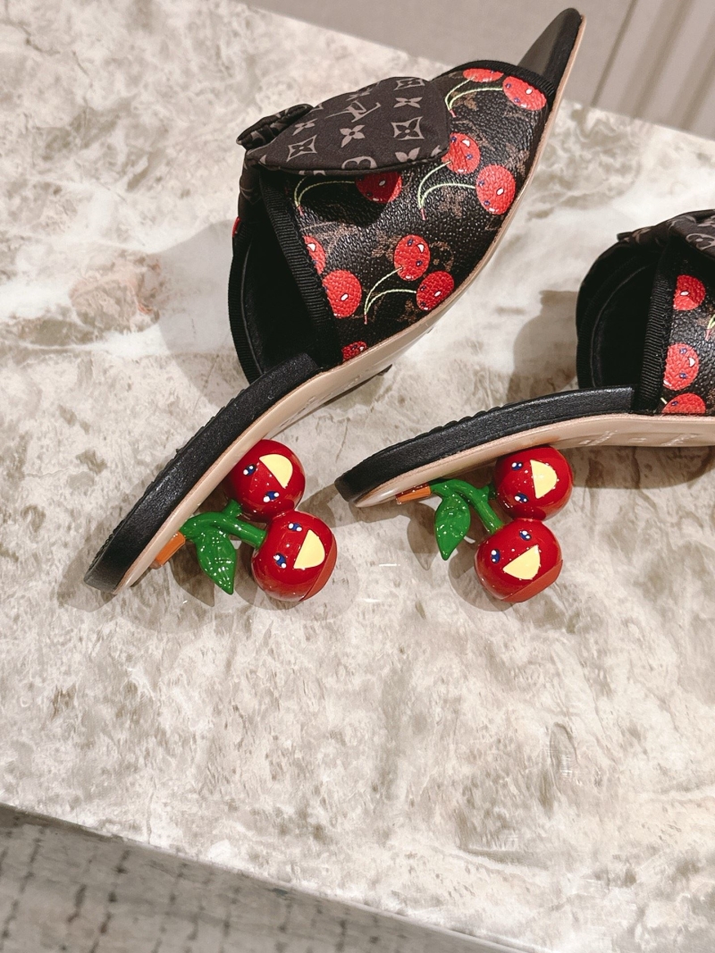 l0vis Vvtt0n slippers